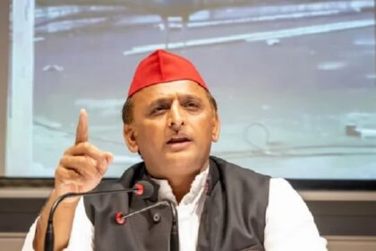 "नाम के बाद क्या अब विभागों की 'पर्ची' भी दिल्ली से आएगी?" योगी सरकार पर अखिलेश यादव का तीखा तंज।