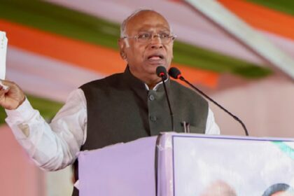 महंगाई की आग में झुलसती जनता! खड़गे का सीधा सवाल— मोदी जी, अपनी सरकार की 'लूट' पर कब तोड़ेंगे चुप्पी?