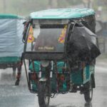 यूपी में आसमानी आफत का कहर: 48 घंटे में 24 मौतें, भारी बारिश और तूफान से मची तबाही