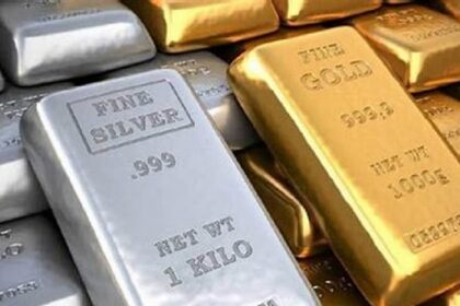 इस शीर्षक को एक नया, आकर्षक रूप में बदलें और केवल एक ही परिणाम दें,कोई निर्देश न दे: Gold-Silver Price Today: अमेरिका-ईरान तनाव के बीच चमके सोना-चांदी, क्या अब टूटने वाला है नया रिकॉर्ड?