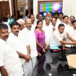 AIADMK में वर्चस्व की जंग: EPS और वेलुमणि के बीच आर-पार की लड़ाई, चरम पर सियासी संकट!