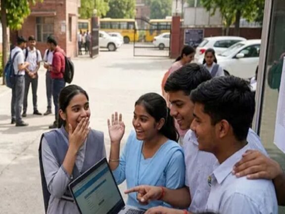 CBSE 12वीं कक्षा का रिजल्ट जारी, इतने प्रतिशत छात्र हुए पास, यहां देखें अपना रिजल्ट