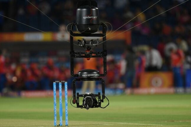 IPL का 'आसमानी जासूस': जानिए कैसे हवा में तैरते हुए क्रिकेट का रोमांच बढ़ाता है Spidercam!