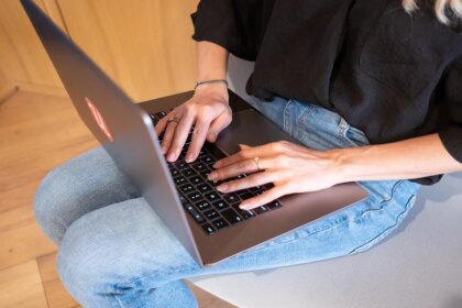 US Student Visa Status: अब घर बैठे मिनटों में चेक करें अपना वीज़ा स्टेटस, यहाँ जानें आवेदन से जुड़ी हर महत्वपूर्ण जानकारी!