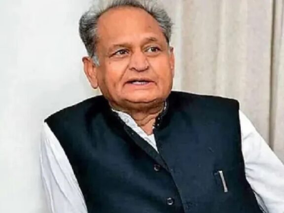 अब इस योजना के लिए अशोक गहलोत ने सीएम भजनलाल को पत्र लिखकर ये मांग की है