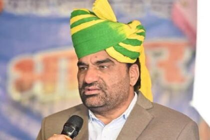 अब हनुमान बेनीवाल के निशाने पर आए रेल मंत्री अश्विनी वैष्णव, बोले- हम कब तक चमचमाते उद्घाटनों और विज्ञापनों के पीछे रहेंगे...