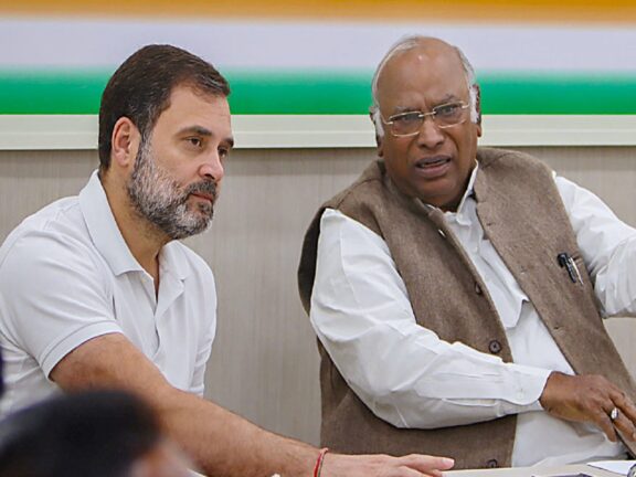 एप्सटीन फाइल और अडानी की वजह से मोदी कर रहे हैं भारत के सम्मान का सौदा: कांग्रेस