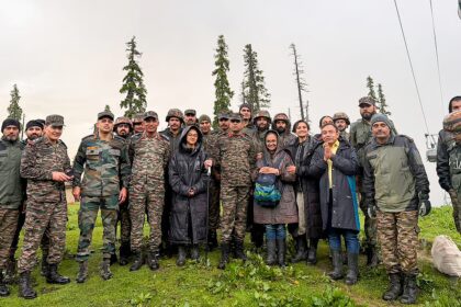 गुलमर्ग केबल कार रेस्क्यू: 320 जिंदगियां बचाने वाले जांबाजों के साहस को DGP का सलाम, बोले- 'इन वीरों के साथ खड़ा होना गर्व का पल'