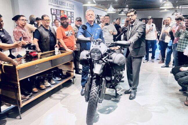 चीन का सूपड़ा साफ! विदेशी जमीन पर बढ़ा भारत का रुतबा, रॉयल एनफील्ड की धाकड़ एंट्री ने उड़ाई ड्रैगन की नींद।