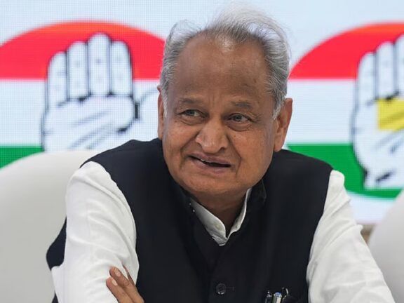 जयपुर: महेश जोशी की गिरफ्तारी पर गहलोत का बड़ा बयान, कहा- कानूनी प्रक्रिया का उल्लंघन कर रही है बीजेपी सरकार...