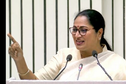 दिल्ली बनेगा इंडस्ट्रियल हब! CM रेखा गुप्ता के 'सिटी लॉजिस्टिक्स प्लान' से निवेश को लगेंगे पंख।