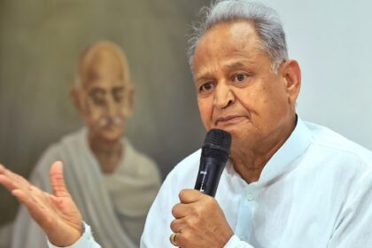 पंचायत और निकाय चुनाव से लगातार भाग रही भाजपा सरकार को हाईकोर्ट से बड़ा झटका लगा है:गहलोत
