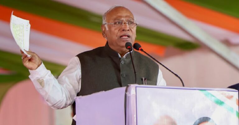 महंगाई की आग में झुलसती जनता! खड़गे का सीधा सवाल— मोदी जी, अपनी सरकार की 'लूट' पर कब तोड़ेंगे चुप्पी?