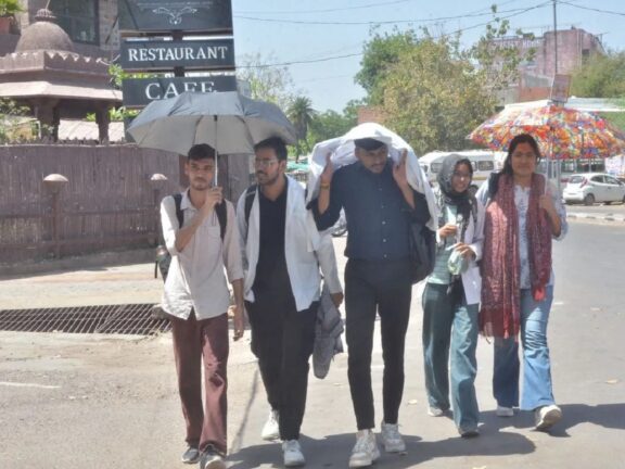 राजस्थान मौसम अपडेट: बढ़ रहा है गर्मी का असर, अब 5 डिग्री तक बढ़ सकता है तापमान, जारी हुआ ये अलर्ट