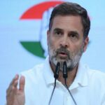 राहुल गांधी ने पीएम मोदी पर कसा तंज, कहा- हमारे ऊपर आर्थिक तूफान है और हमारे प्रधानमंत्री इटली में टॉफियां बांट रहे हैं.