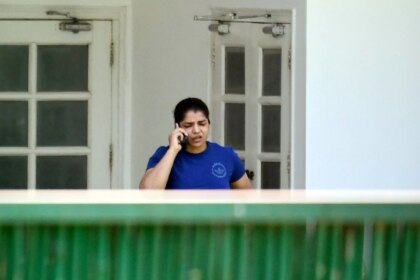 विनेश फोगाट के लिए साक्षी मलिक की हुंकार: PM मोदी से लगाई निष्पक्ष ट्रायल की गुहार!
