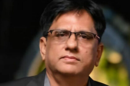 स्मार्ट निवेश एक मजबूत भविष्य, वित्तीय स्वतंत्रता और शीघ्र सेवानिवृत्ति का मार्ग प्रशस्त करता है।