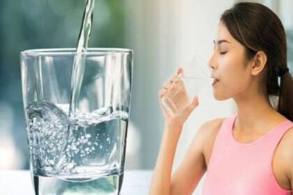 हेल्थ टिप्स: रोज सुबह गर्म पानी पीने से मिलते हैं ये अद्भुत स्वास्थ्य लाभ