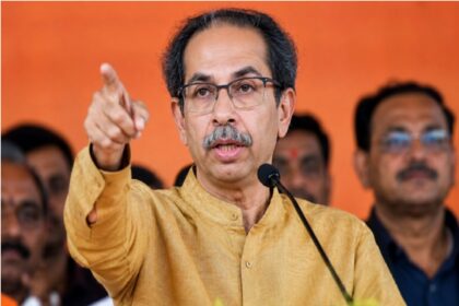 महाराष्ट्र: उद्धव ठाकरे ने कहा, गडकरी और शिवराज सिंह की तरह फड़णवीस को पीएम रेस से बाहर करने की साजिश