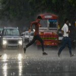 मौसम अपडेट: देश के 15 राज्यों में आज बारिश और तूफान का अलर्ट, राजस्थान में भीषण गर्मी, 2-3 दिन में पहुंचेगा मानसून