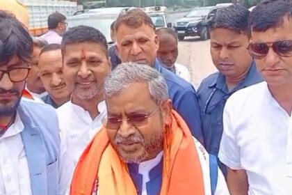 रामगढ़ त्रासदी: चार युवाओं की मौत के बाद शोकाकुल परिवारों का दर्द बांटने पहुंचे बाबूलाल मरांडी