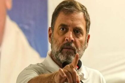 राहुल गांधी ने कसा तंज, कहा- पेपर लीक रोकने के लिए टेलीग्राम बैन मोदी सरकार का नया नुस्खा है.