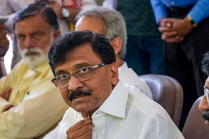 "वफादारी की मंडी में खुद को नीलाम कर बैठे बागी": संजय राउत का तीखा प्रहार