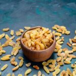 हेल्थ टिप्स: पानी में भिगोकर करें किशमिश का सेवन, मिलेंगे कई फायदे
