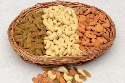 हेल्थ टिप्स: रोजाना कितनी मात्रा में खाना चाहिए काजू-बादाम, मिलते हैं ये फायदे
