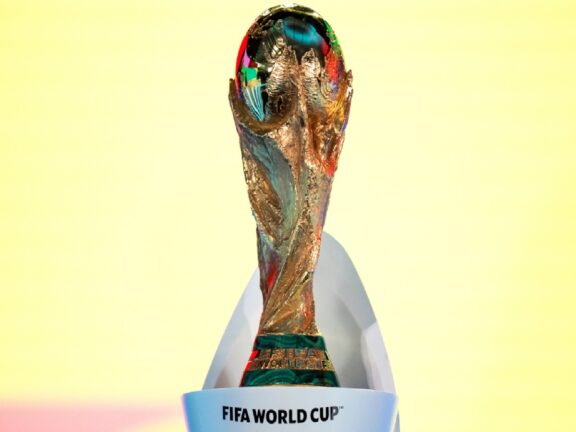 FIFA वर्ल्ड कप 2026: वैंकूवर के कारोबारियों की चांदी, पर्यटकों की खरीदारी हुई 'बल्ले-बल्ले'!