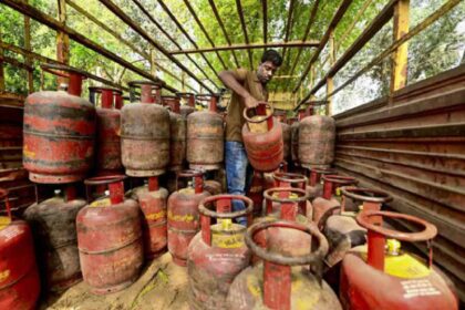 LPG सिलेंडर पर ₹700 का भारी नुकसान! बढ़ती कीमतों के बीच केंद्र सरकार ने दिया चौंकाने वाला बयान