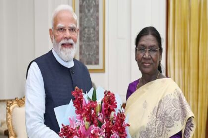 PM MODI: प्रधानमंत्री मोदी और राष्ट्रपति मुर्मू के बीच मुलाकात, मंत्रिपरिषद में फेरबदल की चर्चाओं ने पकड़ा जोर