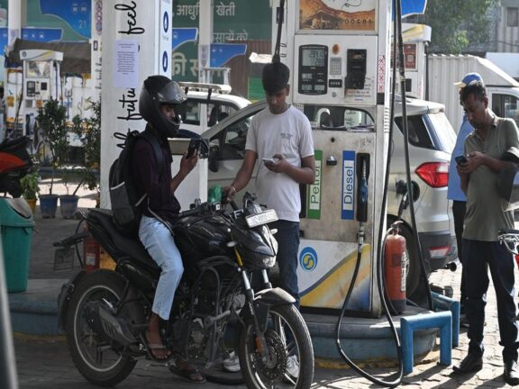 Petro-Diesel Price: राजस्थान और देश के बड़े शहरों में आज क्या है पेट्रोल डीजल के दाम, आ गए नए रेट.