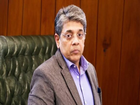आईबी चीफ: आईबी चीफ बने 1993 बैच के आईएएस अफसर महेश दीक्षित जांबाज अफसर माने जाते हैं।