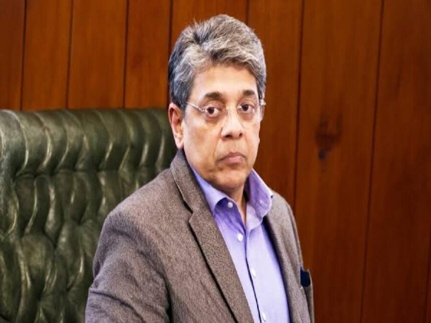 आईबी चीफ: आईबी चीफ बने 1993 बैच के आईएएस अफसर महेश दीक्षित जांबाज अफसर माने जाते हैं।