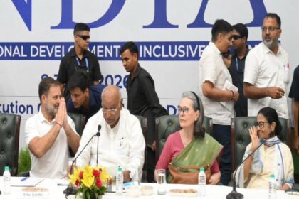 इंडिया ब्लॉक की बैठक में शामिल हुए 25 दलों के नेता, पांच मुद्दों पर बनी सहमति