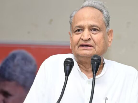 ओटीएस हैंगिंग ब्रिज विवाद पर गहलोत का बड़ा बयान, कहा- कोर्ट की टिप्पणी बीजेपी सरकार के चेहरे पर तमाचा है