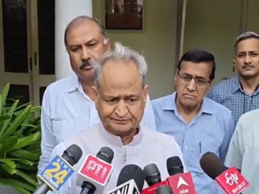 कांग्रेस से अलग हुए दलों को फिर से कांग्रेस में शामिल होना चाहिए और राहुल गांधी को अपना नेता स्वीकार करना चाहिए: गहलोत