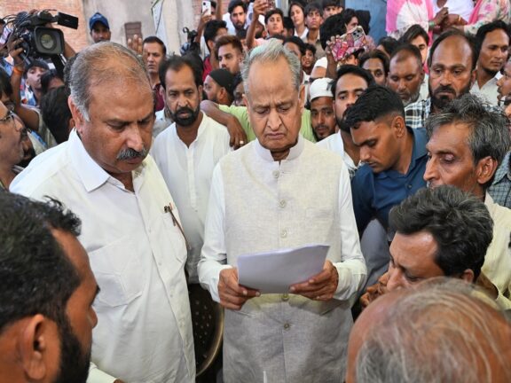 खोह नागोरियन घटना पर अशोक गहलोत ने सरकार पर कसा तंज; एक महत्वपूर्ण बयान देता है शहर की खबरें हिंदी में