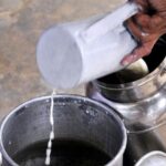 घर पर कैसे जांचें कि दूध में पानी मिला है या नहीं?