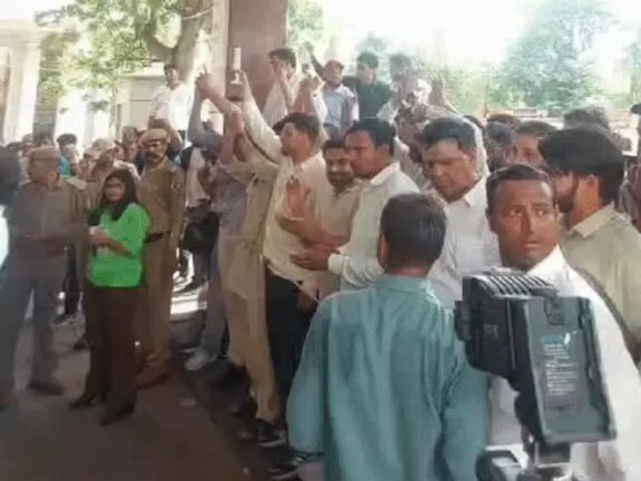 जयपुर: नौकरी से निकाले जाने के बाद नर्सिंगकर्मी ने की आत्महत्या, बेनीवाल ने स्वास्थ्य मंत्री पर साधा निशाना