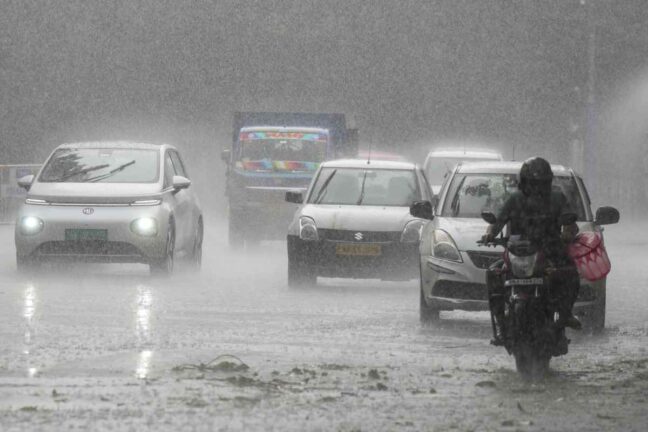 झमाझम बारिश की आहट! यूपी-दिल्ली समेत इन राज्यों के लिए IMD का बड़ा अलर्ट जारी।