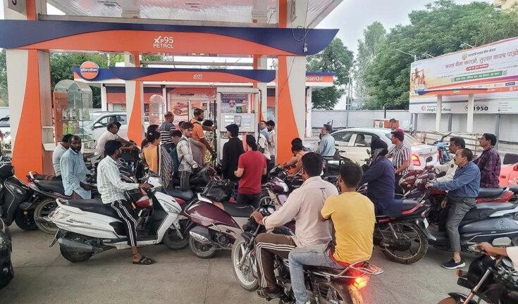 तेल का 'तांडव': पेट्रोल-डीजल की घटती मांग और बढ़ती महंगाई, क्या खतरे में है देश की इकोनॉमी?