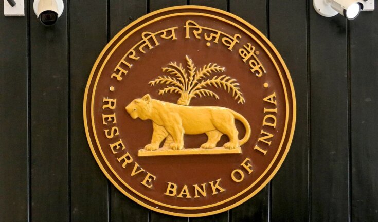 बैंकों की मनमानी पर RBI का बड़ा एक्शन: लोन के साथ जबरन इंश्योरेंस बेचा तो मिलेगा 'Full Refund'!