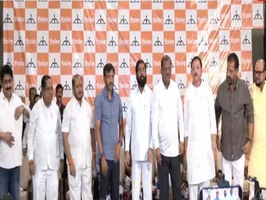 महाराष्ट्र: उद्धव गुट के 6 सांसद शिंदे की शिवसेना में शामिल, डिप्टी सीएम बोले, एक नहीं 6 टाइगर मौजूद हैं.