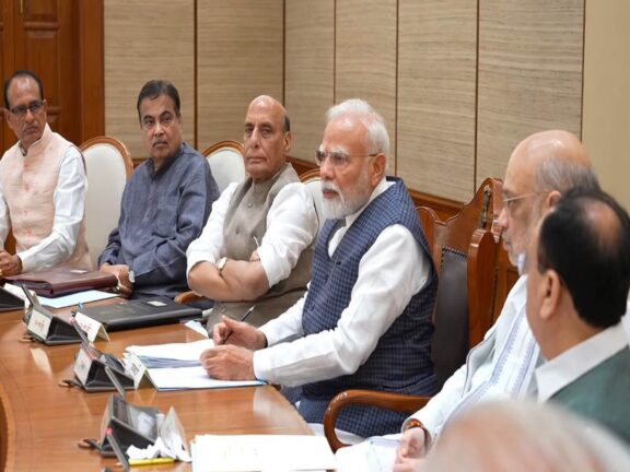 मोदी 3.0: मोदी कैबिनेट में होंगे बदलाव, नए चेहरों को मौका मिलना तय! इस तारीख तक सब हो जाएगा...