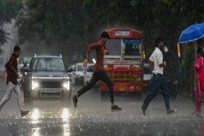मौसम अपडेट: देश के 15 राज्यों में आज बारिश और तूफान का अलर्ट, राजस्थान में भीषण गर्मी, 2-3 दिन में पहुंचेगा मानसून