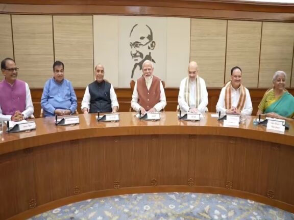 यूनियन कैबिनेट: मोदी कैबिनेट में बदलाव के आसार, धर्मेंद्र प्रधान समेत ये नेता हो सकते हैं...