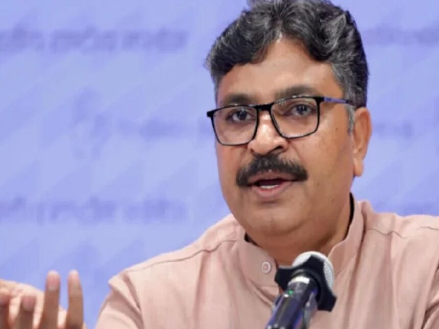 संविदा नर्सिंगकर्मियों को बेरोजगार करने के बाद अब सरकार उनकी पीड़ा सुनने को भी तैयार नहीं: जूली