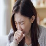 हेल्थ टिप्स: अगर आप भी इस बरसात के मौसम में खांसी से हैं परेशान तो अपनाएं ये घरेलू नुस्खे